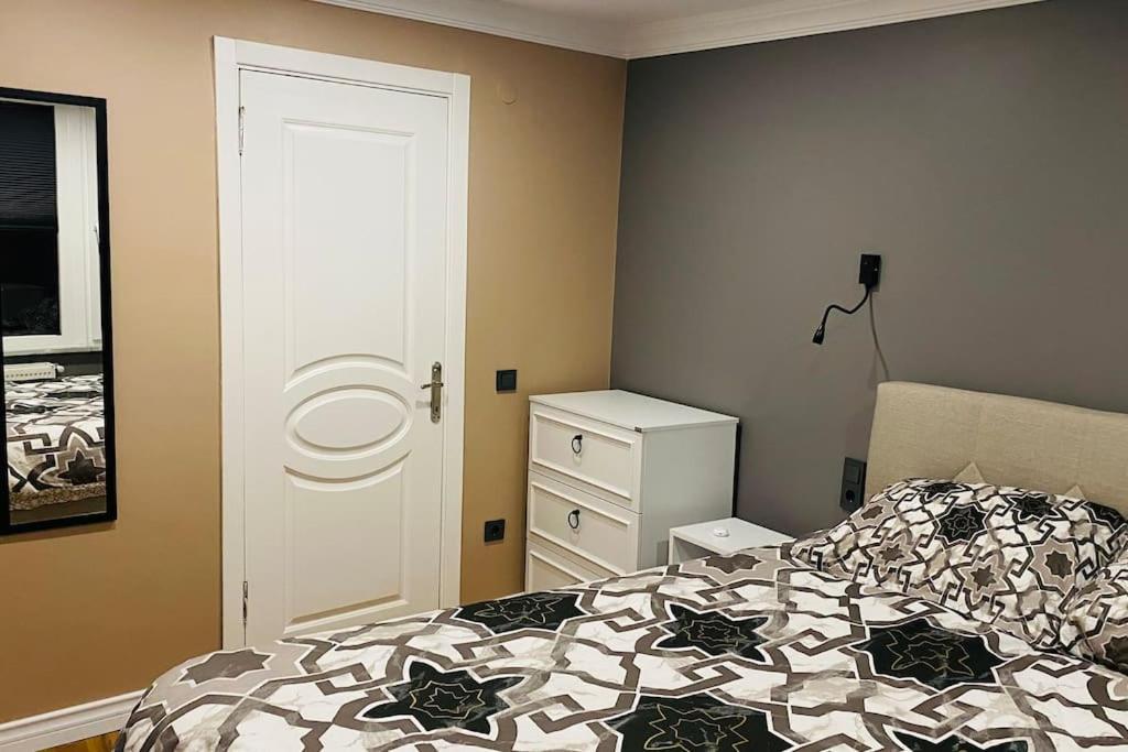 Sisli Osmanbey Taksim Large Terrace, Quietness And Space Apartment Istanbul Bagian luar foto