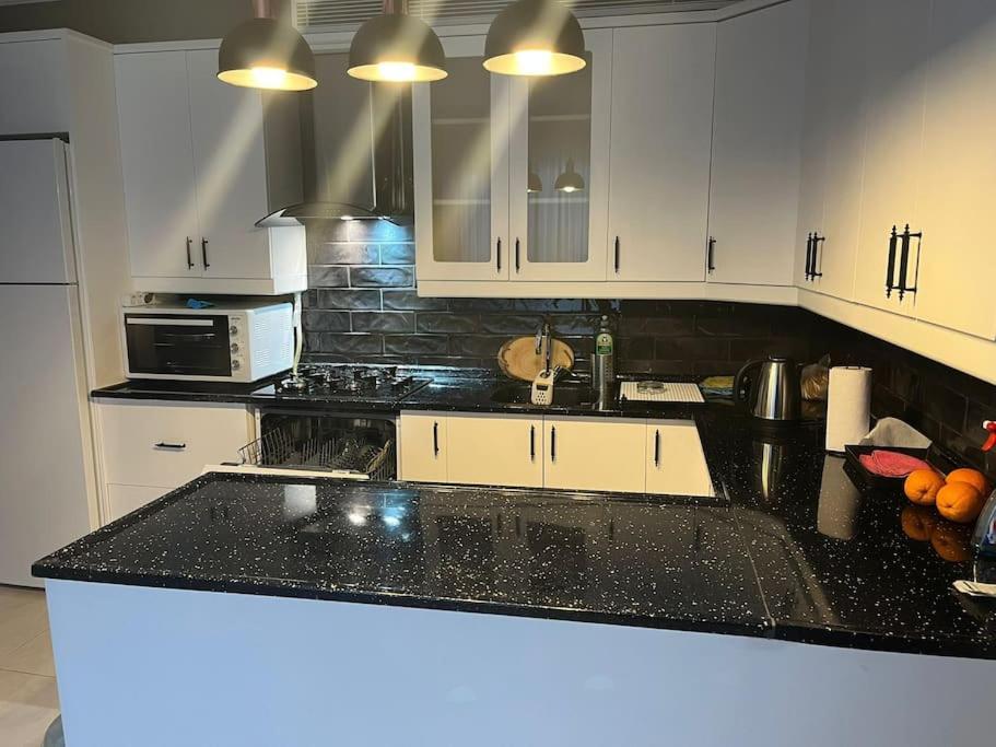 Sisli Osmanbey Taksim Large Terrace, Quietness And Space Apartment Istanbul Bagian luar foto